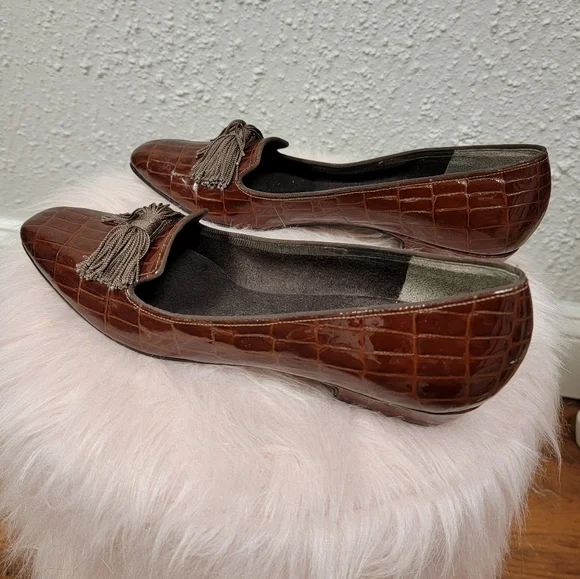 Shelby - Women's Brown Loafers with Tassle - Picture 6 of 10